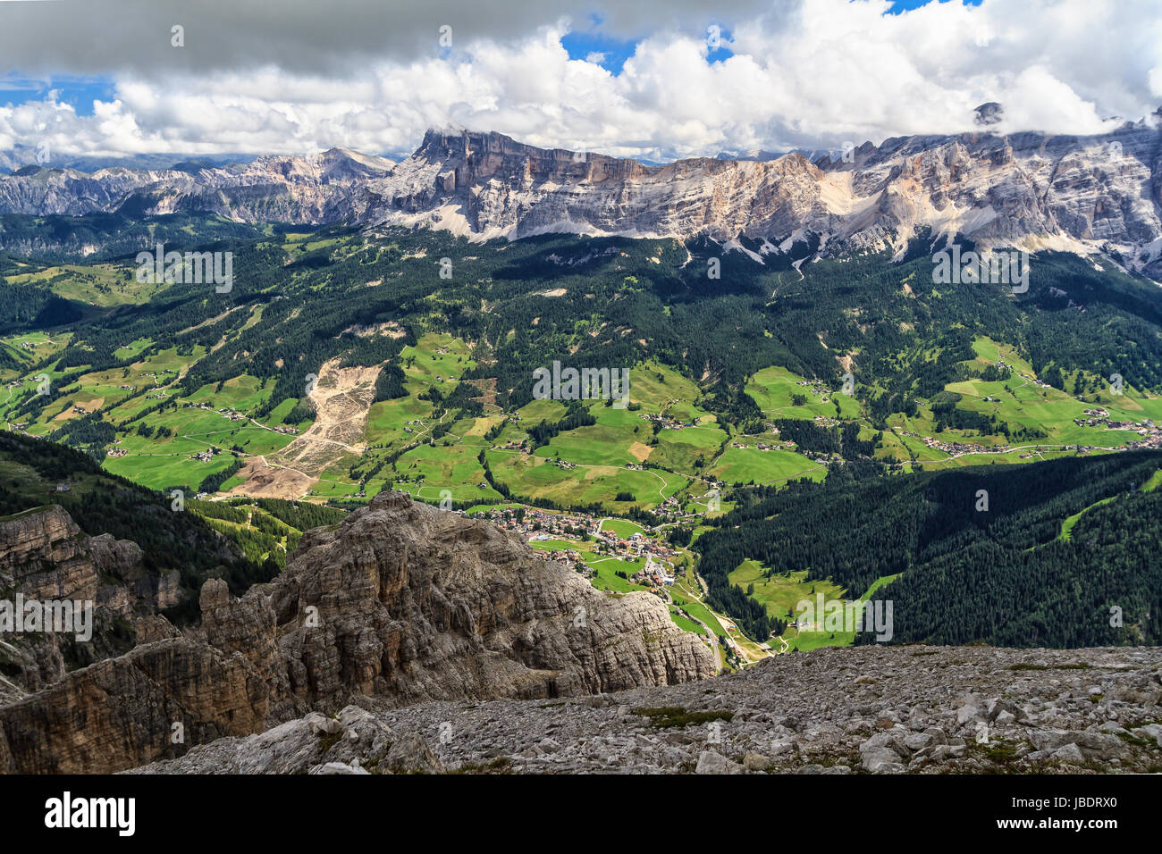Badia Hochtal mit La Villa Village, Alto Adige, Italien Stockfoto