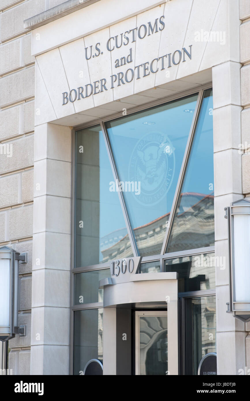 WASHINGTON, DISTRICT OF COLUMBIA - 14. APRIL: Blick auf die US Customs and Border Protection Gebäude am 14. April 2017 Stockfoto