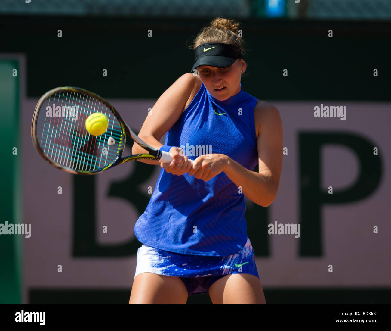 PARIS, Frankreich - Juni 1: Marketa Vondrousova auf 2017 Roland Garros Grand-Slam-Tennis-Turnier Stockfoto