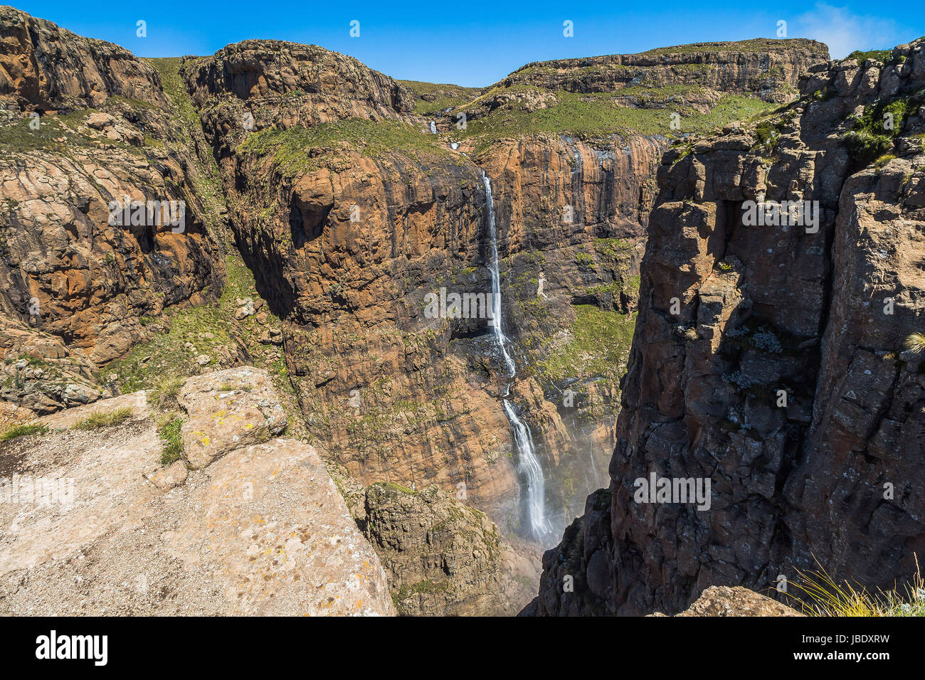 Wasserfall an der Spitze der Sentinel Wandern, Drakensberge, Südafrika Stockfoto