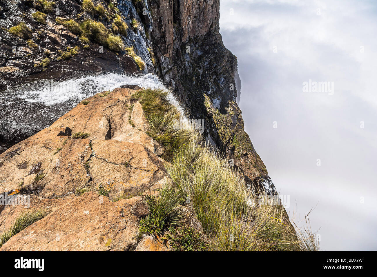 Tugela Falls fallen in die Wolken auf Sentinel Wandern Sie in die Drakensberge Stockfoto