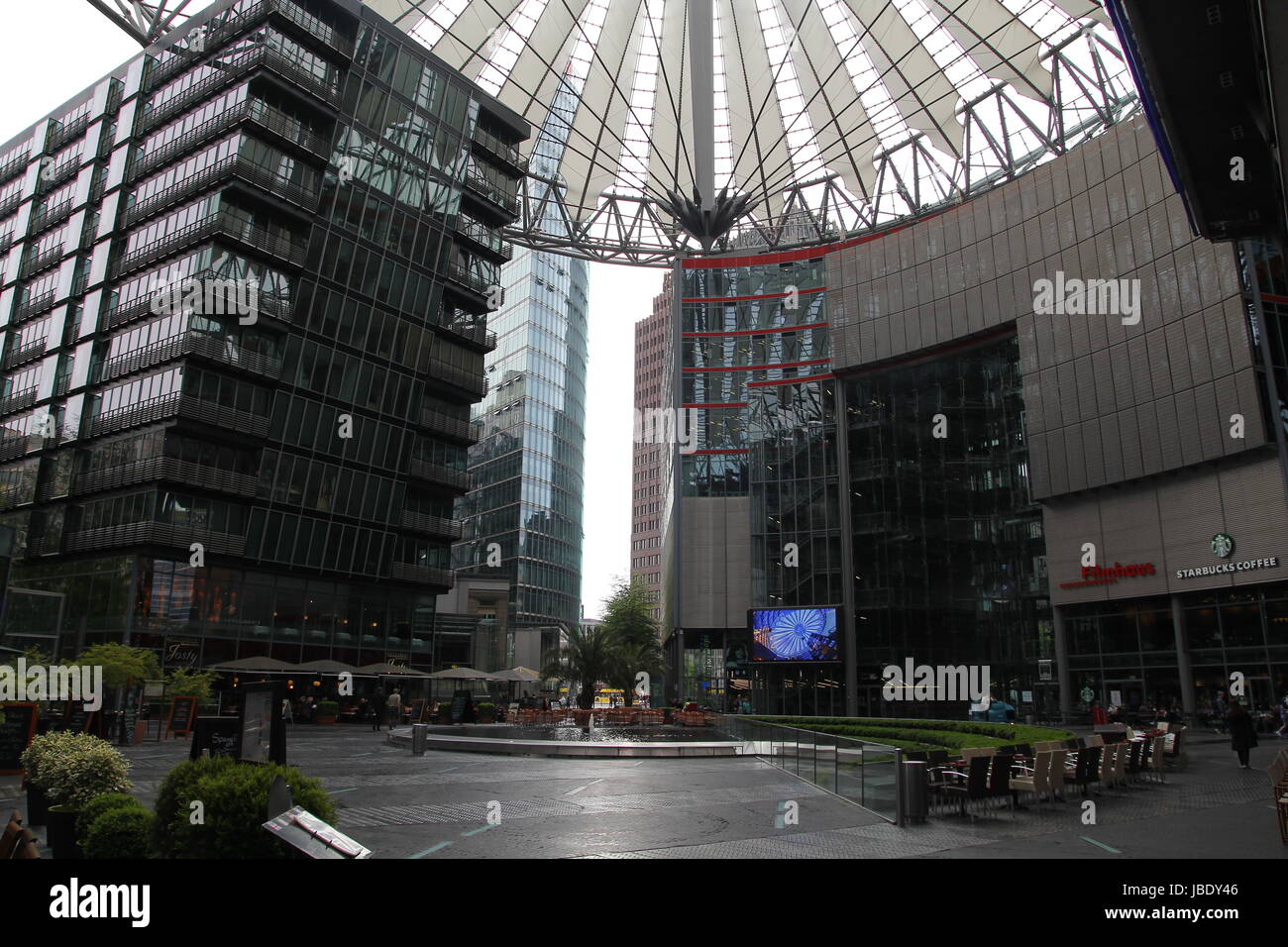 Das Sony-Center, Gebäude, einen modernen Komplex befindet sich am Potsdamer Platz in Berlin, Deutschland. Freuen Sie sich auf Sonys Deutsch Stockfoto