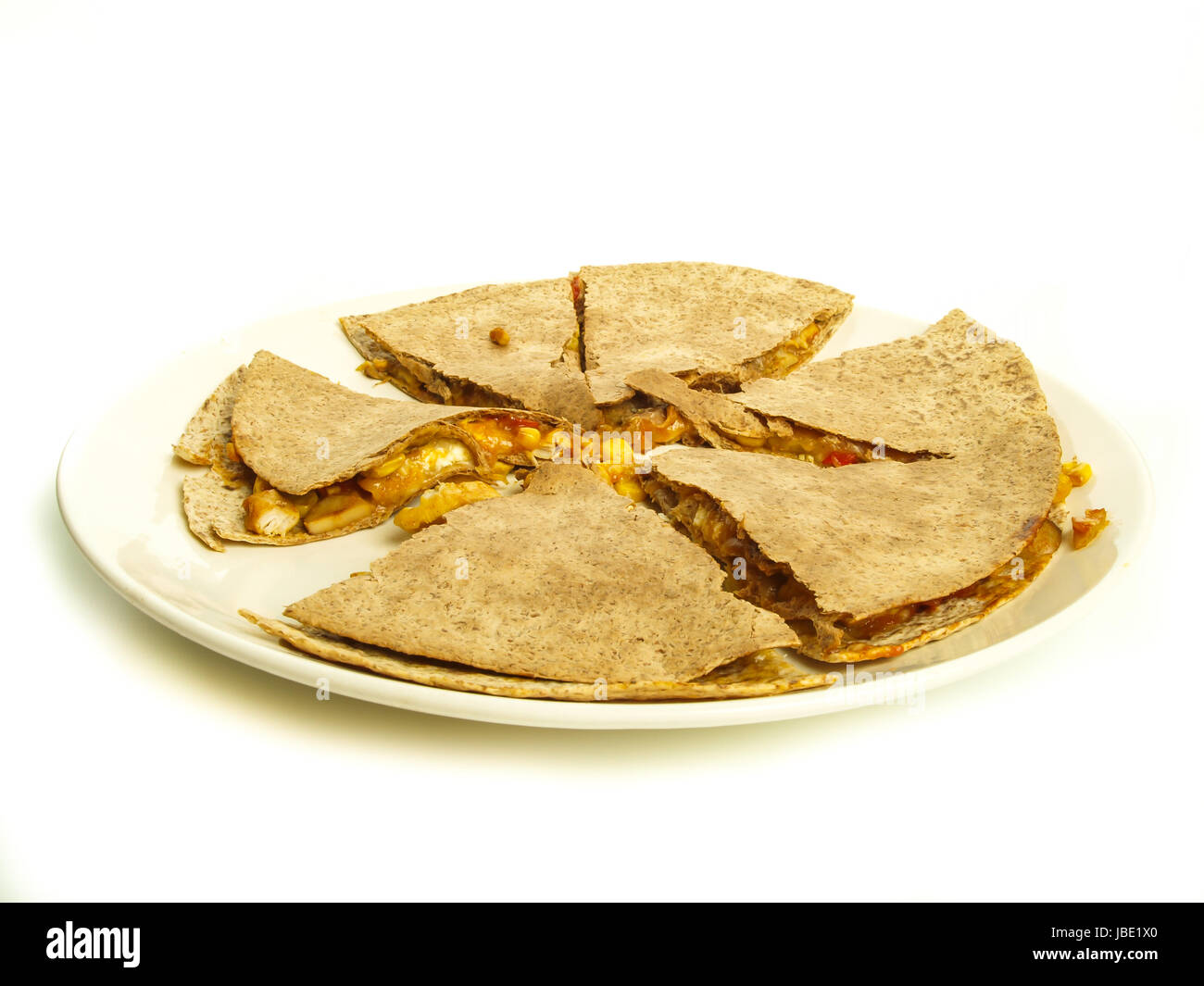 Quesadilla mit Huhn und Labyrinth unter Haferflocken tortilla Stockfoto