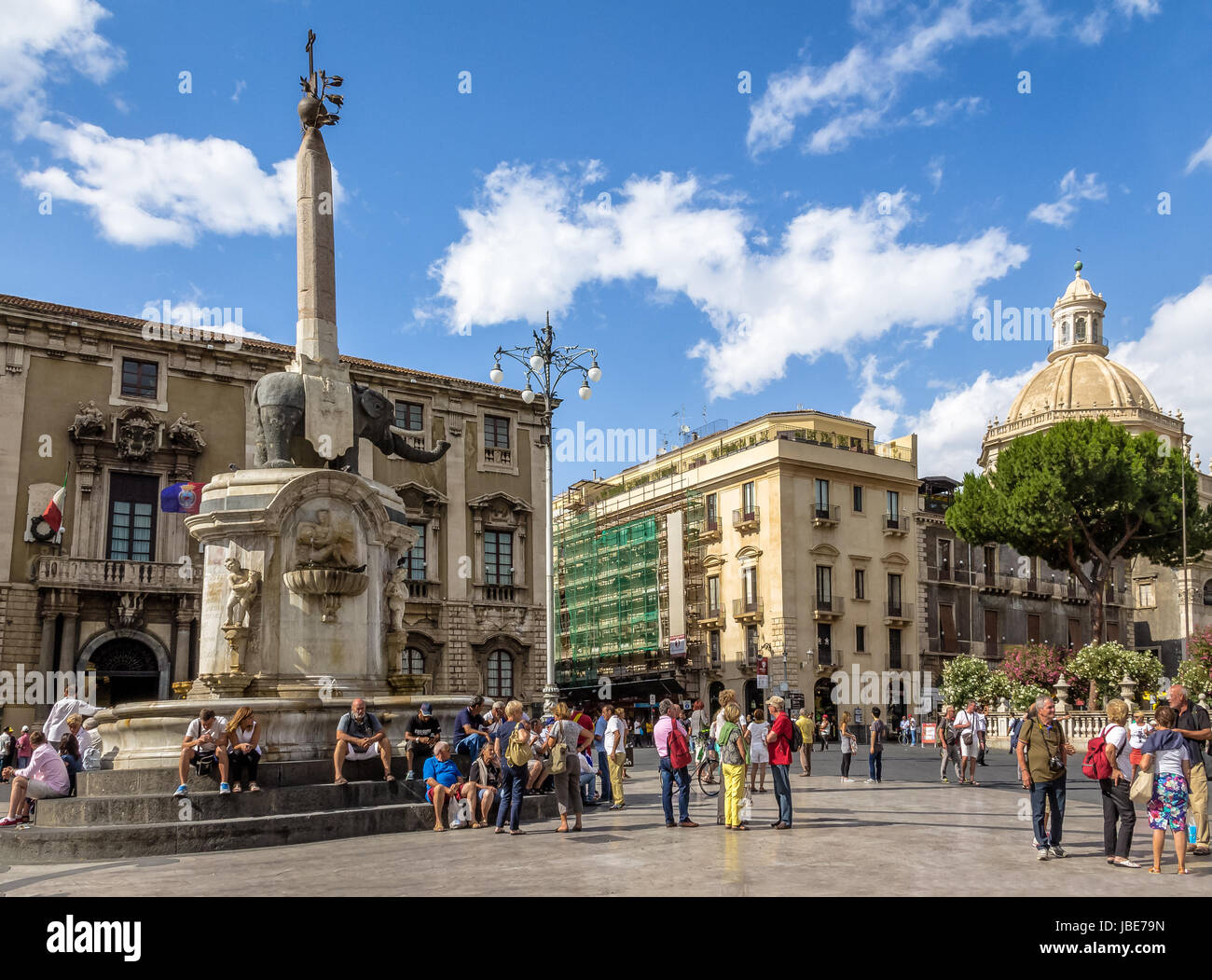 Piazza del Duomo (Domplatz) mit der Kathedrale von Santa Agatha und der Elefant Skulptur Brunnen - Catania, S Stockfoto