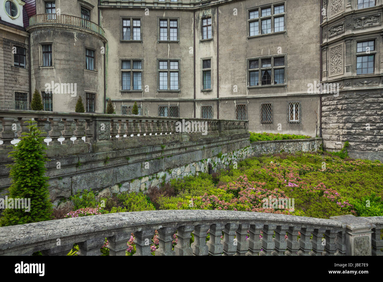 MOSZNA, Polen - 4. Juni 2017: The Moszna Castle ist ein historischer Palast befindet sich in einem kleinen Dorf in Moszna ist eines der bekanntesten Denkmäler in Uppe Stockfoto