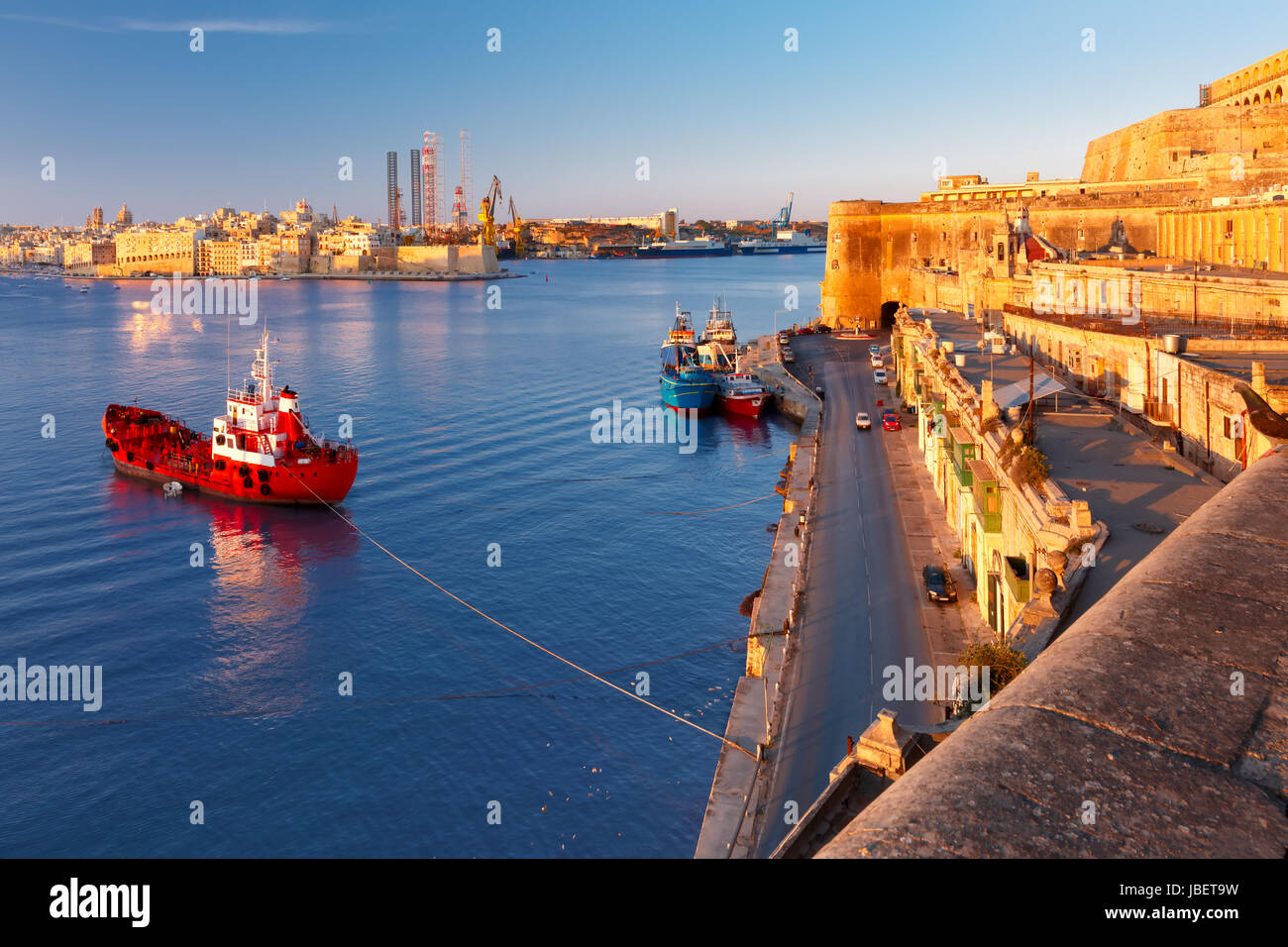 Valletta und den Grand Harbour in der Morgendämmerung. Malta. Stockfoto