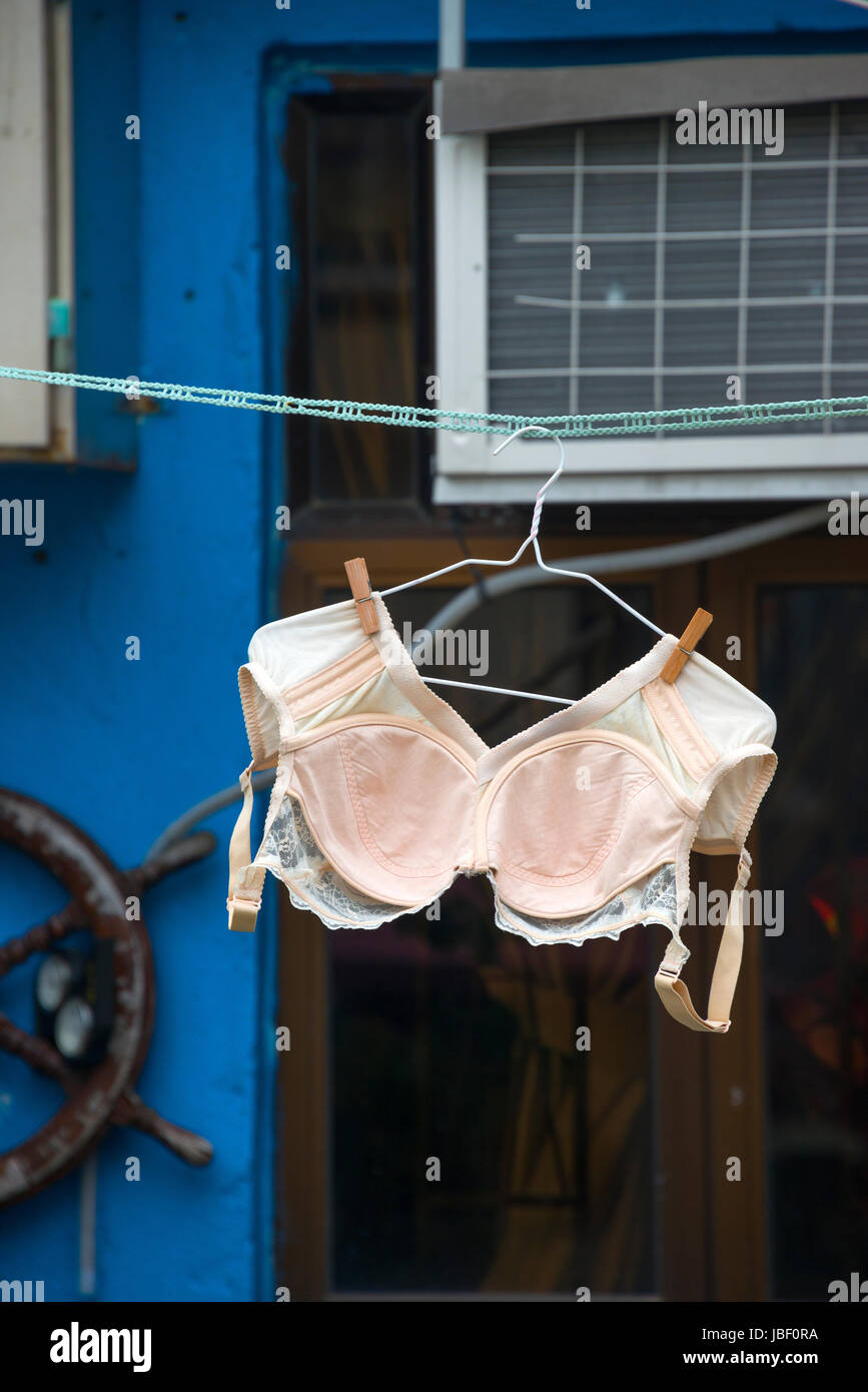 Wäscheleine und BH, Shek O Dorf, Hong Kong Stockfoto
