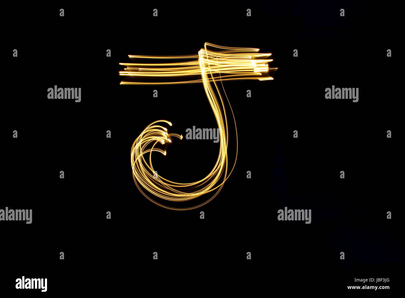 Goldene Buchstaben J, Licht Malerei Fotografie, Alphabet-Serie, vor schwarzem Hintergrund Stockfoto