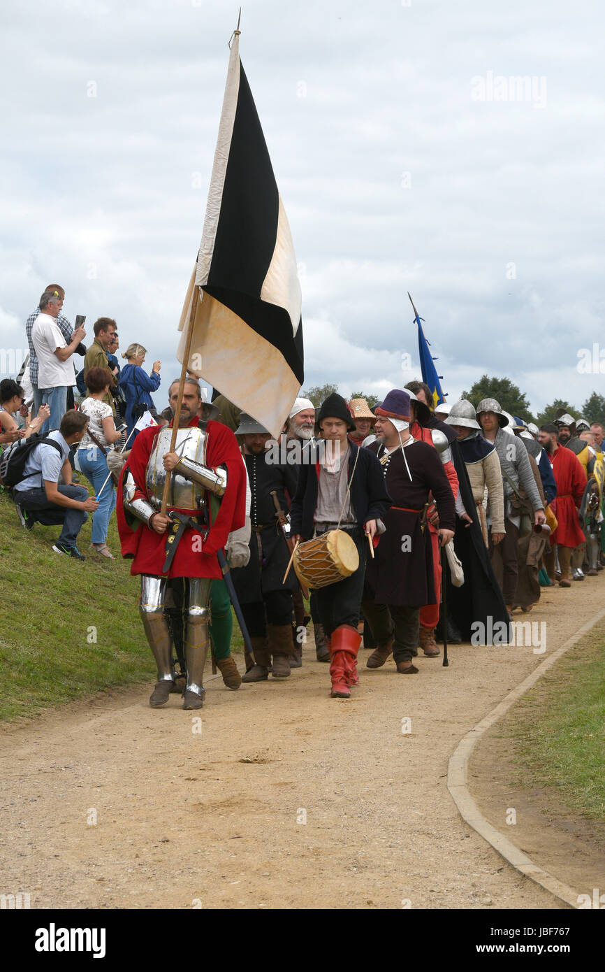 Die Inszenierung der mittelalterlichen Schlacht bei Tannenberg, in dem Ritter des Deutschen Ordens gegen die polnischen und litauischen Ritter gekämpft. Stockfoto