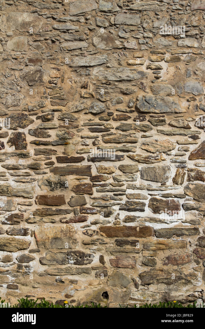 Hintergrundtextur Und Eine Grobe Natursteinmauer Mit Unbeschnittenen Sandsteinfelsen In Mortel In Ein Architektonisches Konzept Full Frame Muster Stockfotografie Alamy