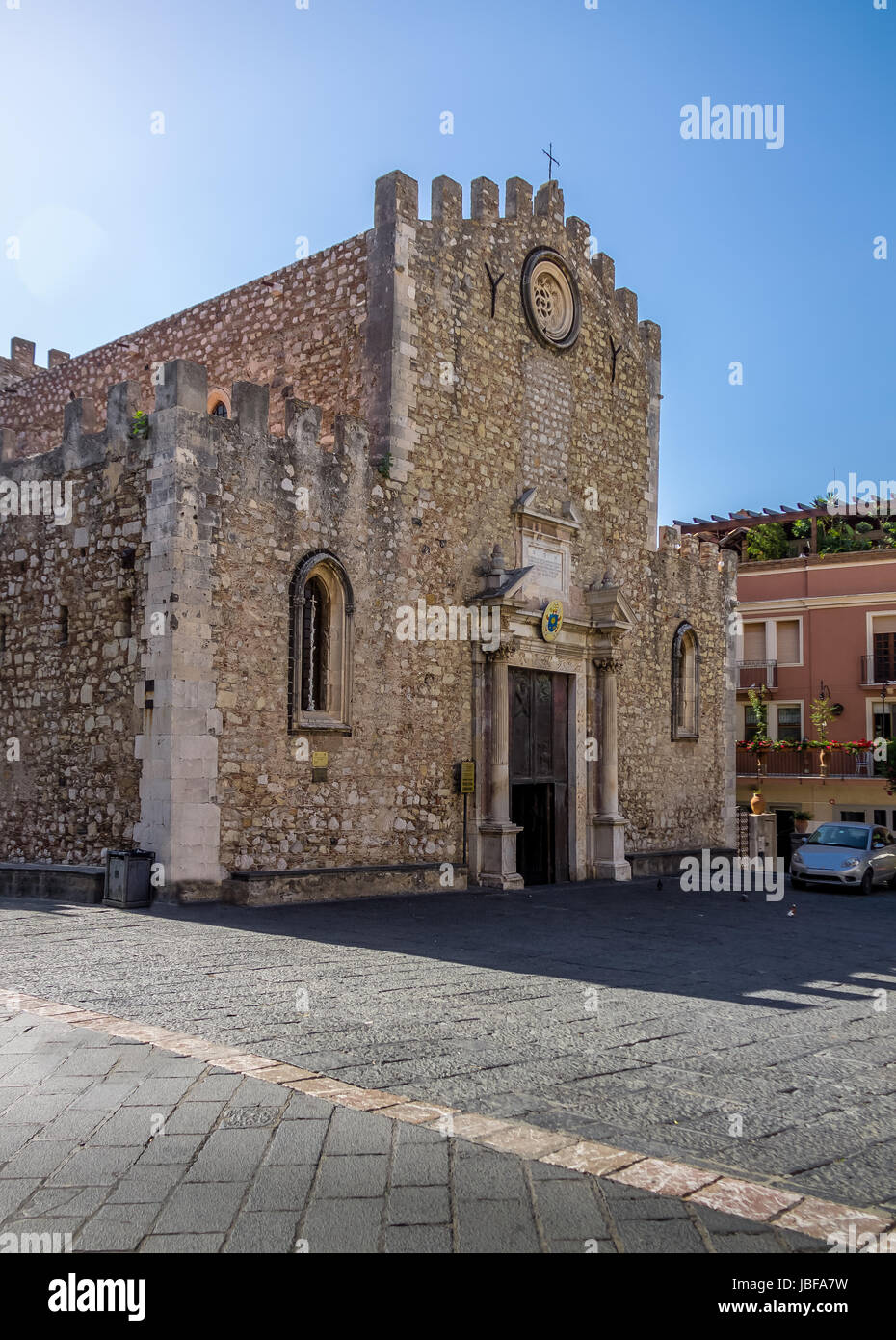 Die Kathedrale des Heiligen Nikolaus (San Nicola) am Domplatz - Taormina, Sizilien, Italien Stockfoto