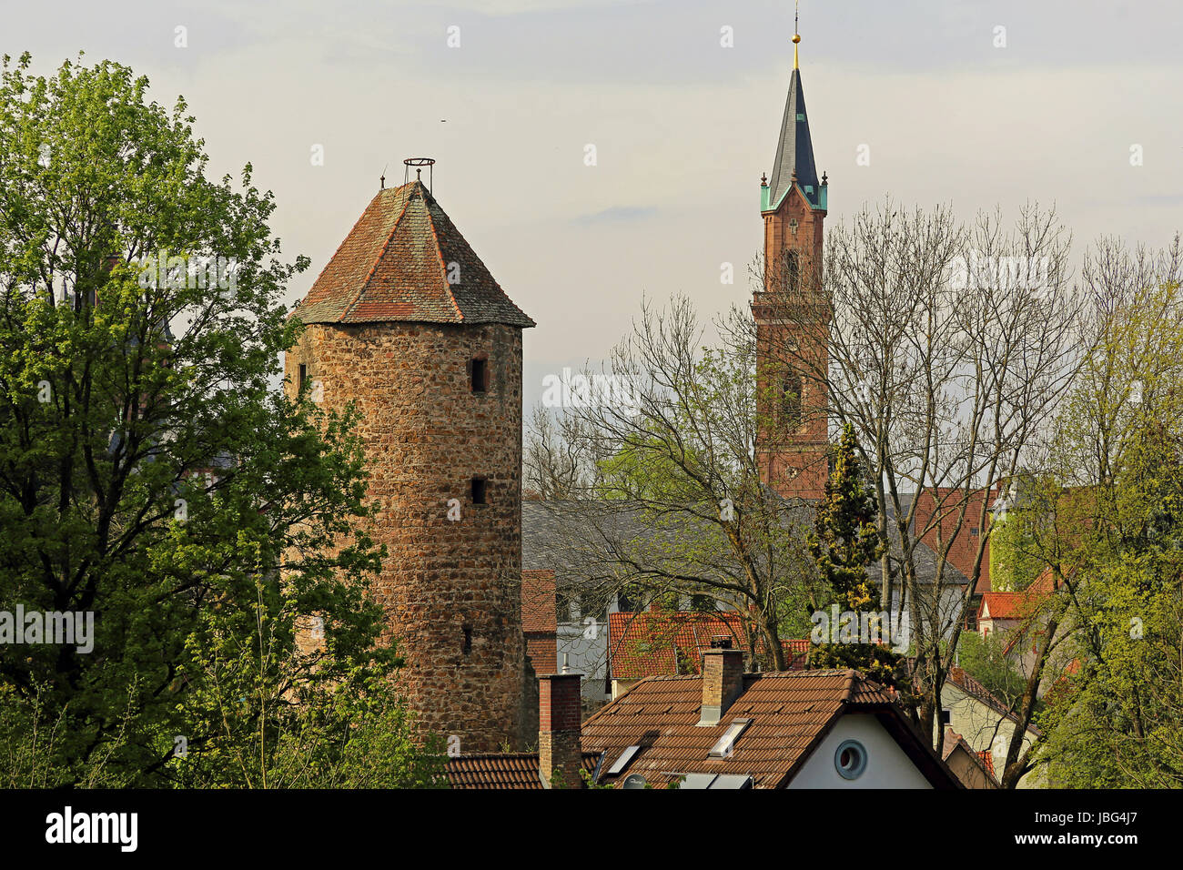 Blauen Hut und Turm der St.-lawrence Kirche Weinheim Stockfoto