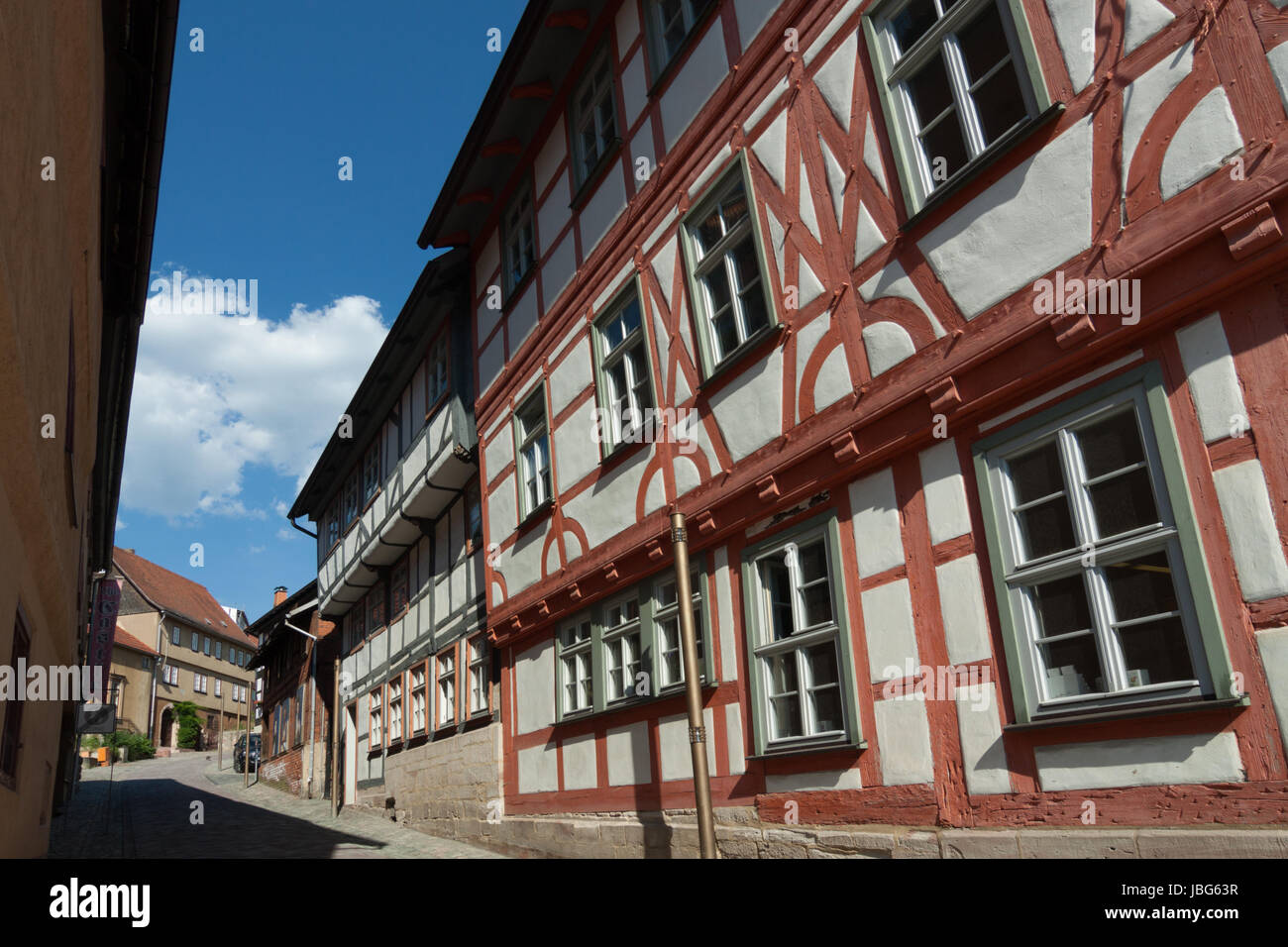 Großes Fachwerkhaus Mit Roten Balken in Schmalkalden / Thüringen Stockfoto