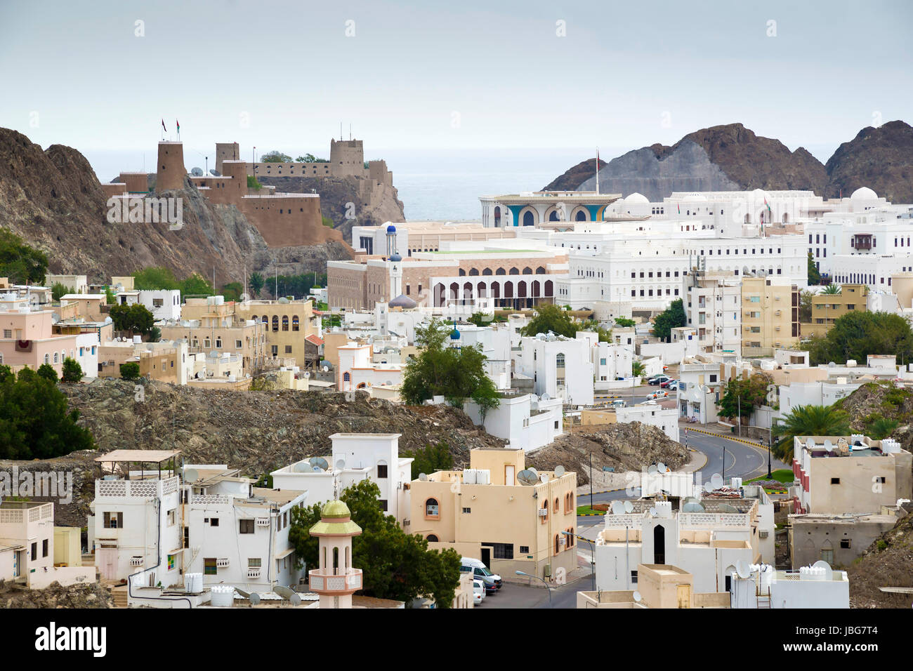 Blick nach Muscat im Oman an einem bewölkten Tag Stockfoto