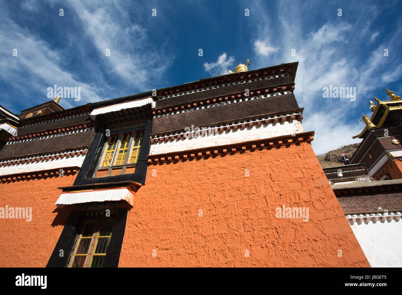 Detail von der traditionellen tibetischen Tempel: das Palkhor-Kloster in Tibet-Provinz in China. Im Jahr 2013 der Tempel als Museum umgewandelt worden, aber es gibt noch eine große Gemeinschaft von Mönchen, die mit den verschiedenen Häusern leben. Stockfoto