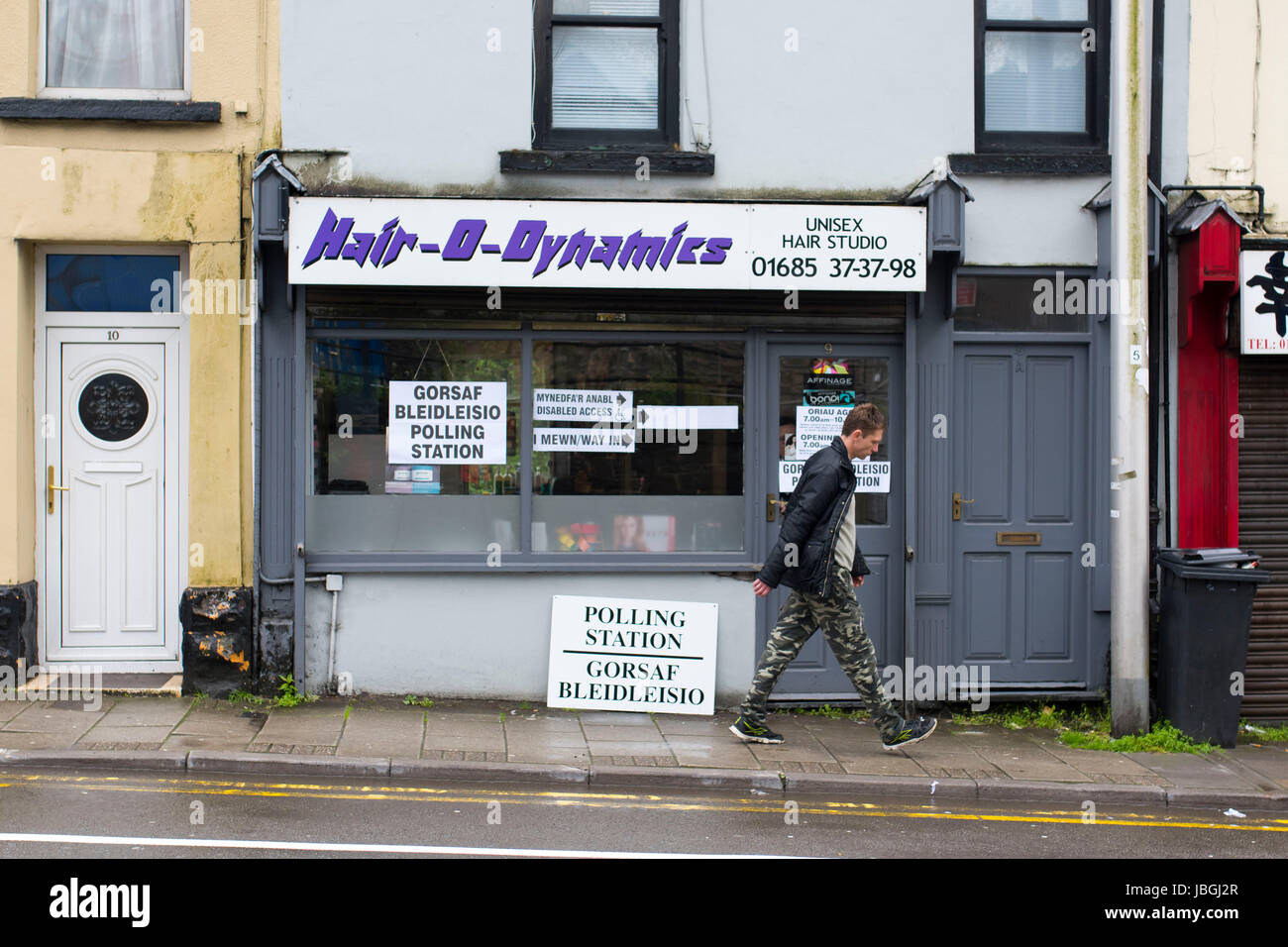 Ein Wahllokal an Friseure in Merthyr, Wales, UK, am Tag der Parlamentswahlen 2017. Stockfoto