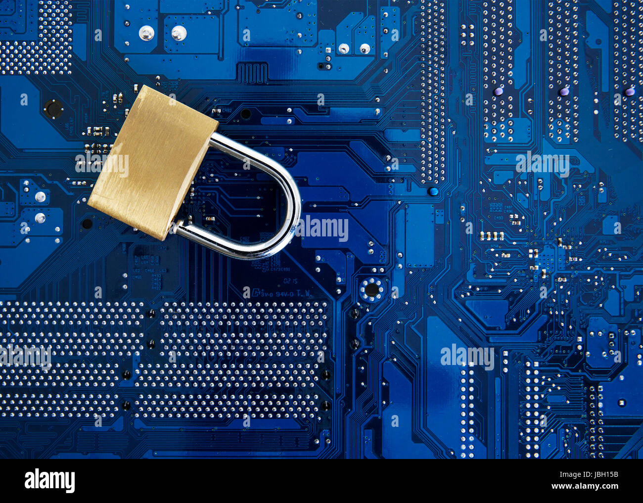 IT-Sicherheit - Sicherheitsschloss auf Computer-Platine-Computer-Security-Konzept Stockfoto