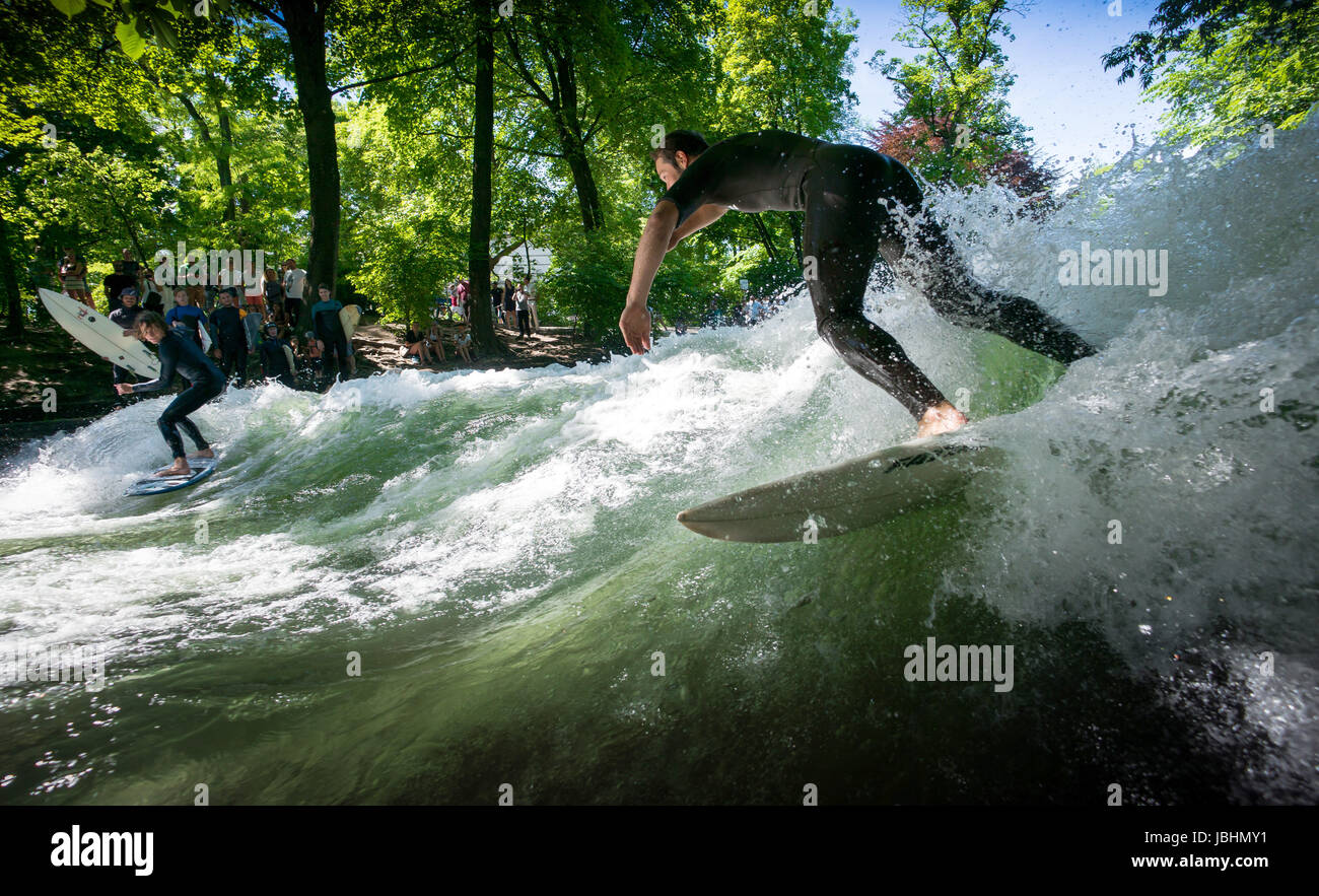 Munchen Deutschland 11 Juni 2017 Dpatop Zwei Freizeitsurfer