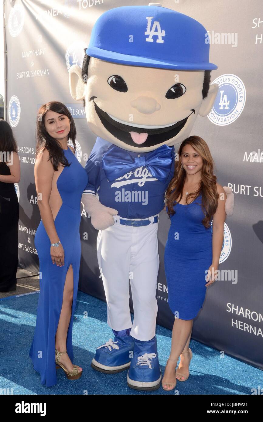 Los Angeles, CA, USA. 8. Juni 2017. Atmosphäre im Ankunftsbereich für Los Angeles Dodgers Stiftungen 3rd Annual Blue Diamond Gala, Dodger Stadium, Los Angeles, CA 8. Juni 2017. Bildnachweis: Priscilla Grant/Everett Collection/Alamy Live-Nachrichten Stockfoto