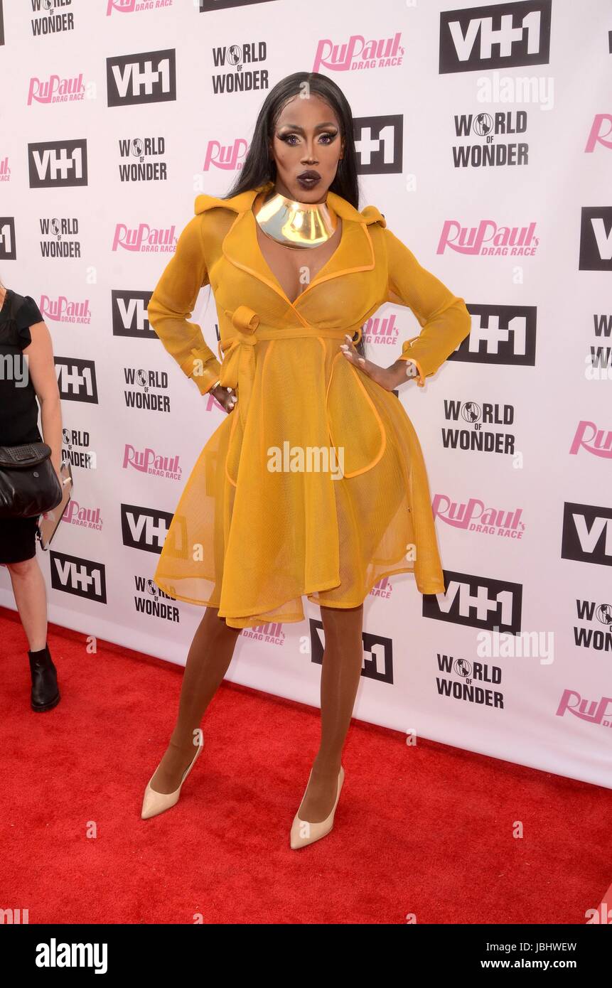 Nina Bonina Brown Stockfotos Und Bilder Kaufen Alamy