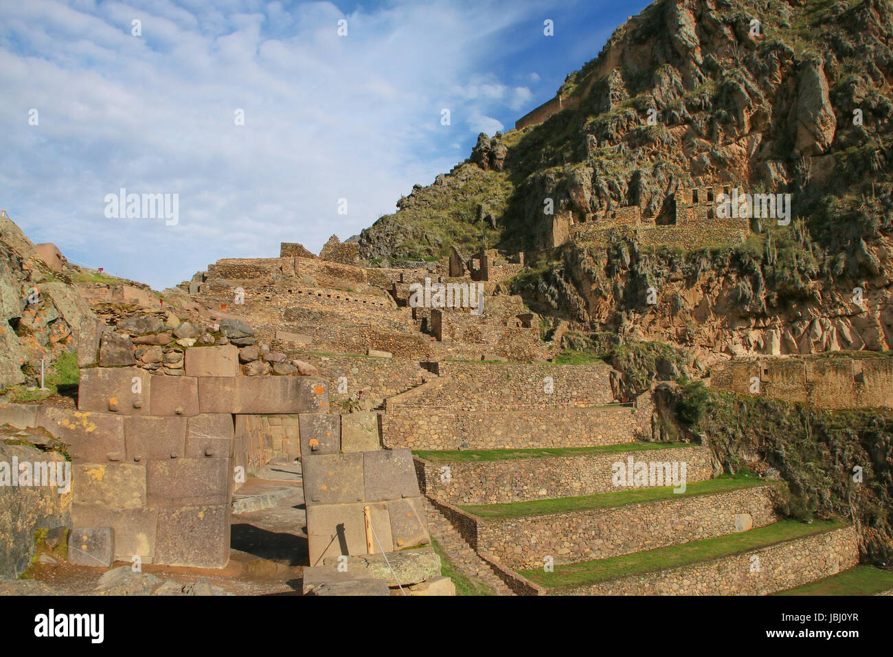 Inkafestung mit Terrassen und Bügel-Hügel in Ollantaytambo in Peru. Ollantaytambo war das Königsgut Kaiser Pachacuti, die die Region erobert. Stockfoto