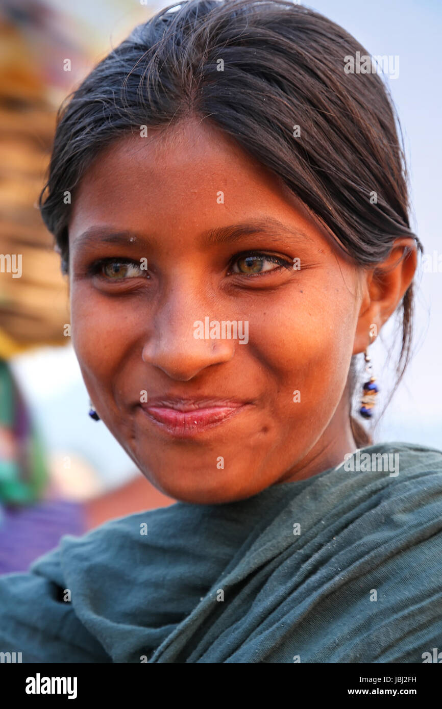 Porträt eines jungen Mädchens, lächelnd, Jaipur, Indien Stockfoto