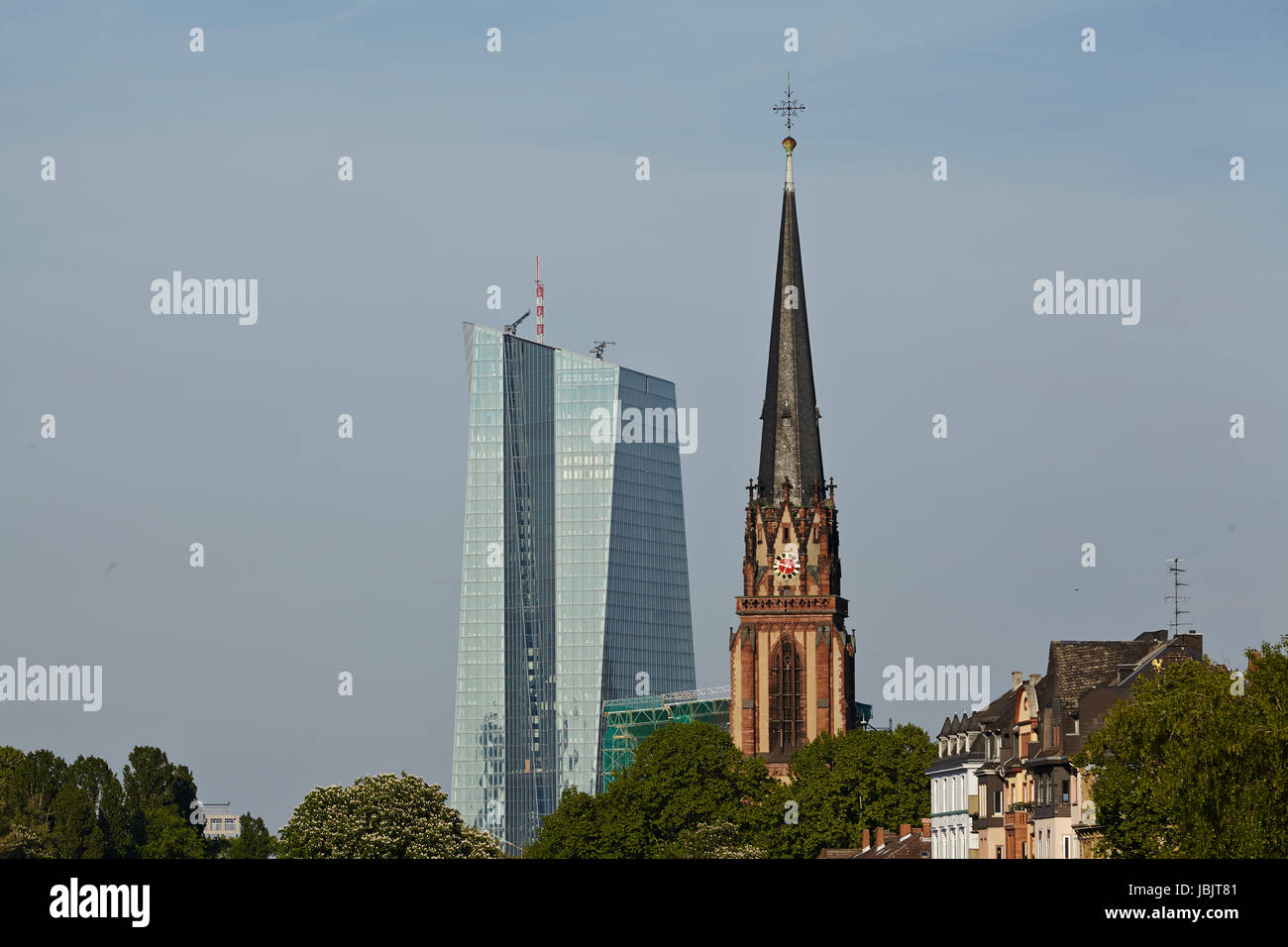 Kirche der Heiligen drei Könige in Frankfurt Main (Fluss) am frühen Abend. Stockfoto
