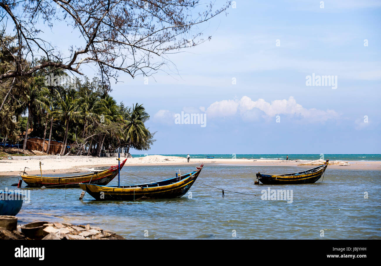 Fischerboot am Strand von La Gi - Viet Nam Stockfoto