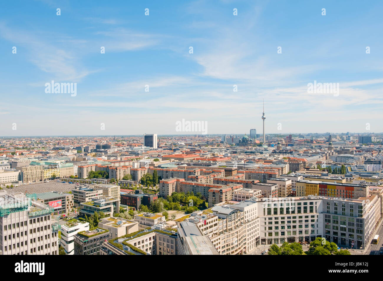 Berlin, Deutschland - 9. Juni 2017: Skyline von Berlin-City mit Fernsehturm an einem Sommertag in Berlin, Deutschland Stockfoto
