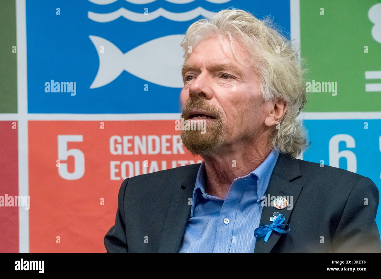 New York, Vereinigte Staaten von Amerika. 8. Juni 2017. Sir Richard Branson ist während einer Podiumsdiskussion, die nach der Einreichung des Scheidungsantrags gesehen. In Verbindung mit der hochrangigen Konferenz der Vereinten Nationen Ozeane (Juni 5-9), Virgin Group Gründer Sir Richard Branson präsentiert eine Petition, unterstützt von 1, 021, 874 Bürger Peter Thomson, Präsident der 71. UN General Assembly, verlangen, dass die Regierungen weltweit verpflichten, bis zum Jahr 2030 um mindestens 30 % unserer Ozeane zu schützen. Bildnachweis: Albin Lohr-Jones/Pacific Press/Alamy Live-Nachrichten Stockfoto