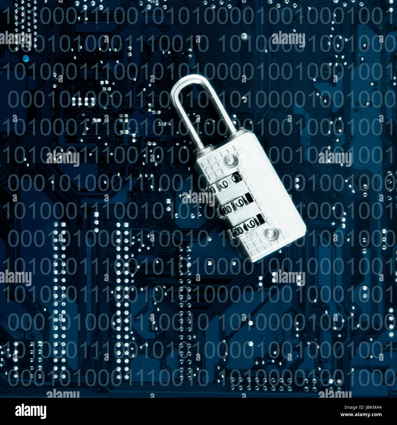 IT-Sicherheit - Sicherheitsschloss auf Computer-Platine-Computer-Security-Konzept Stockfoto