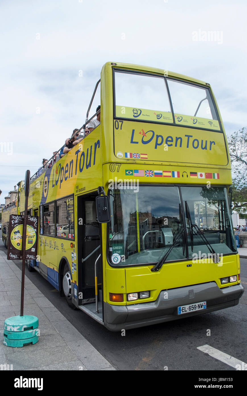 PARIS FRANKREICH OPEN TOUR BUS BIETET EINEN WEG, UM ZU SEHEN, die
