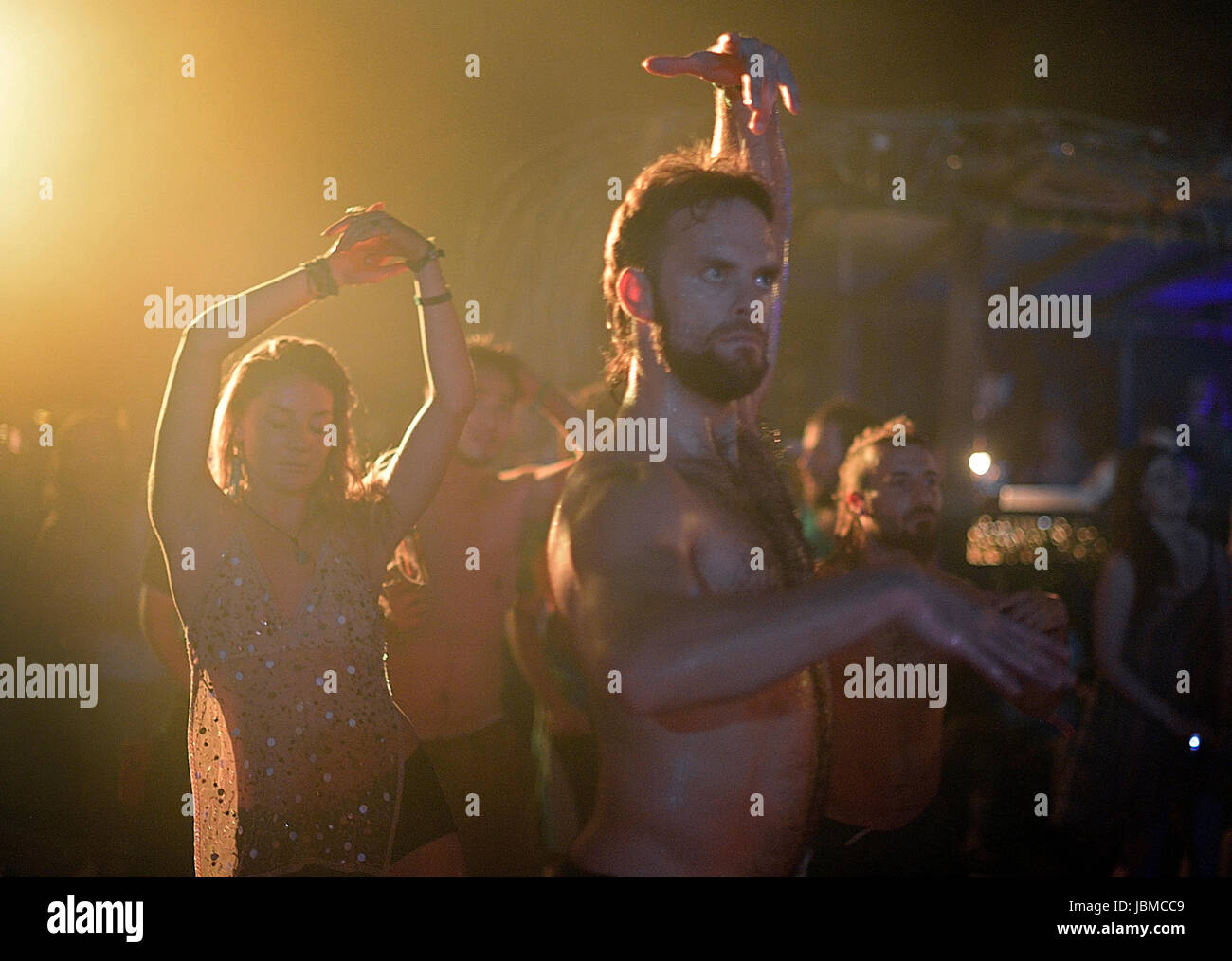 Festivalbesucher Tanz Festival 2015 vorstellen, eine transformative Festival auf Costa Ricas Pazifikküste. Stockfoto