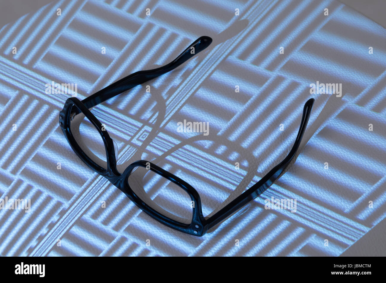 Licht-Struktur 3D-Scan Muster Technologie und schwarze Brillen. Stockfoto