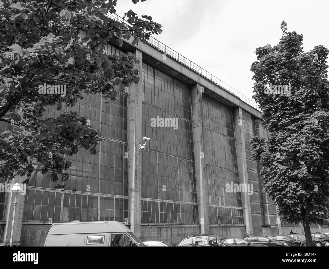 BERLIN, Deutschland - 7. August 2009: Der AEG-Turbinenfabrik (Turbine Factory) ist eine frühe moderne Modellfabrik 1909 vom Architekten Peter Behrens entworfen Stockfoto