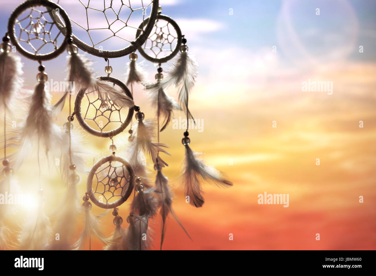 Dreamcatcher bei Sonnenuntergang mit Textfreiraum Stockfoto