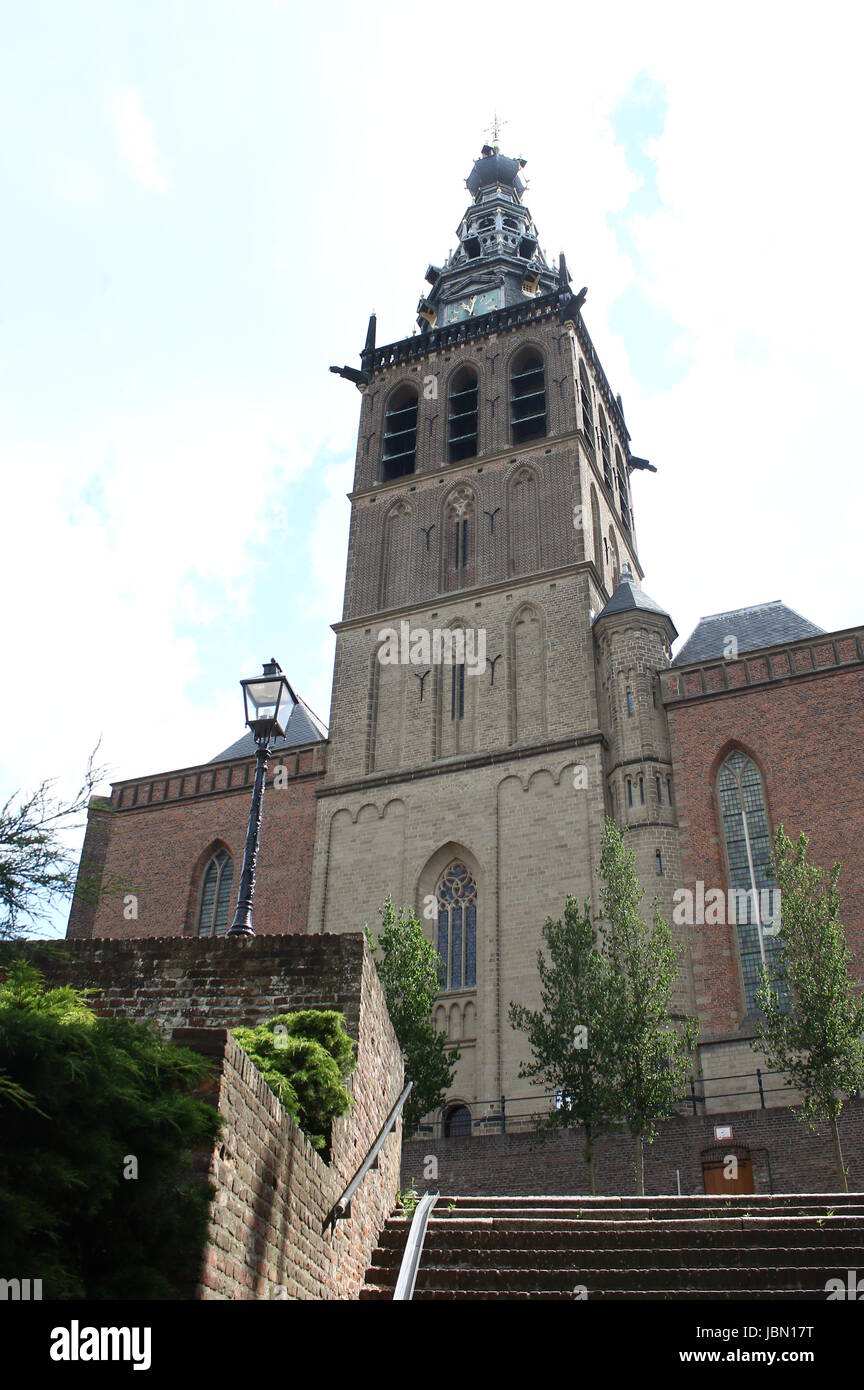 Späte gotische Grote Kerk oder Sint Stevenskerk (St.-Stephans Kirche) in Nijmegen, Gelderland, Niederlande. Stockfoto