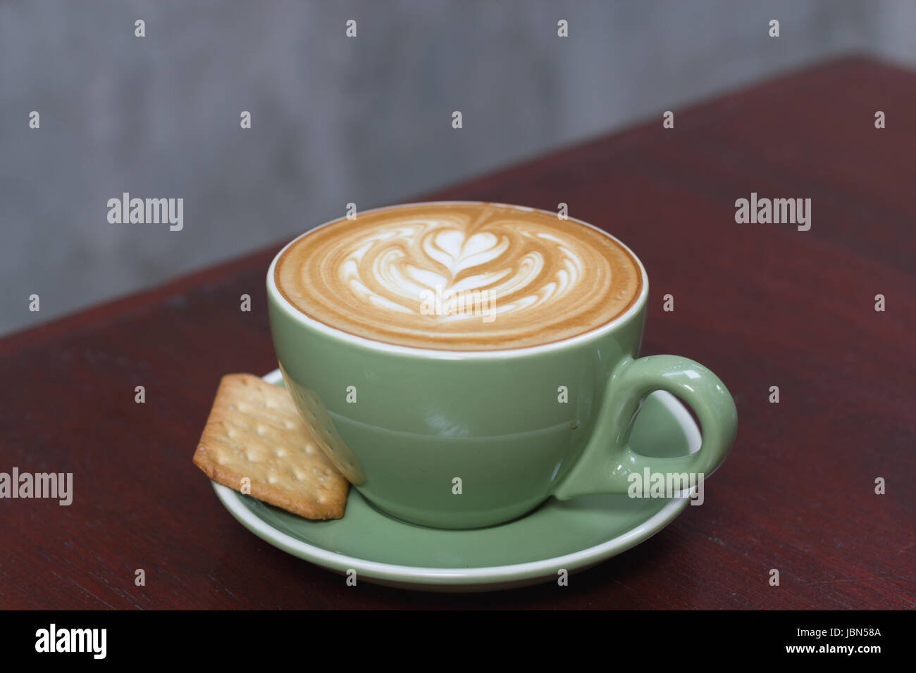 Caffe latte -Fotos und -Bildmaterial in hoher Auflösung – Alamy