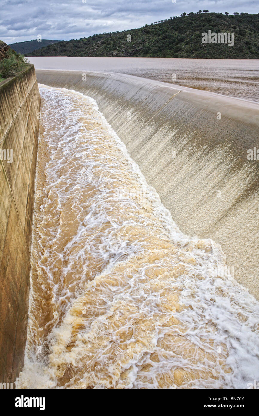 Stausee Jándula, Ausweisung von Wasser nach mehreren Monaten der Regen, Jaen, Spanien Stockfoto