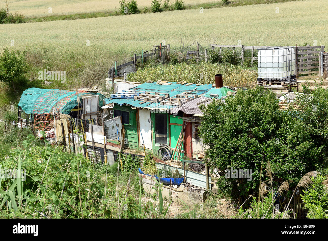 Marode Garten Zuteilung und Schuppen in der Nähe von Pamplona in Navarra Spanien Stockfoto