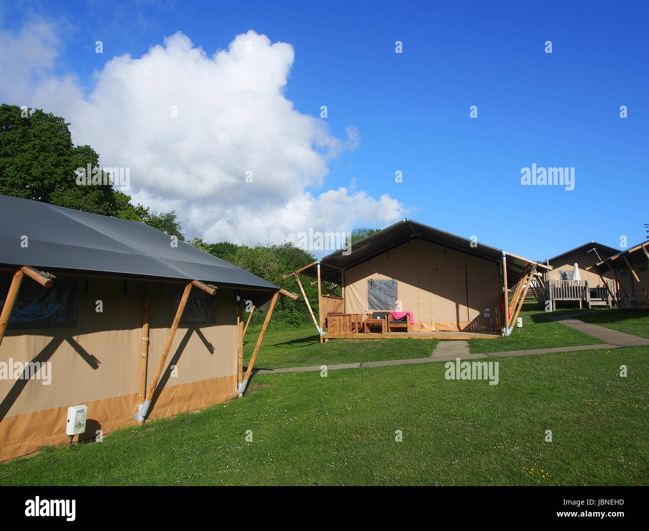 Glamping-Safari-Zelte in Knoten Punkt Ferienpark auf der Isle Of Wight Stockfoto