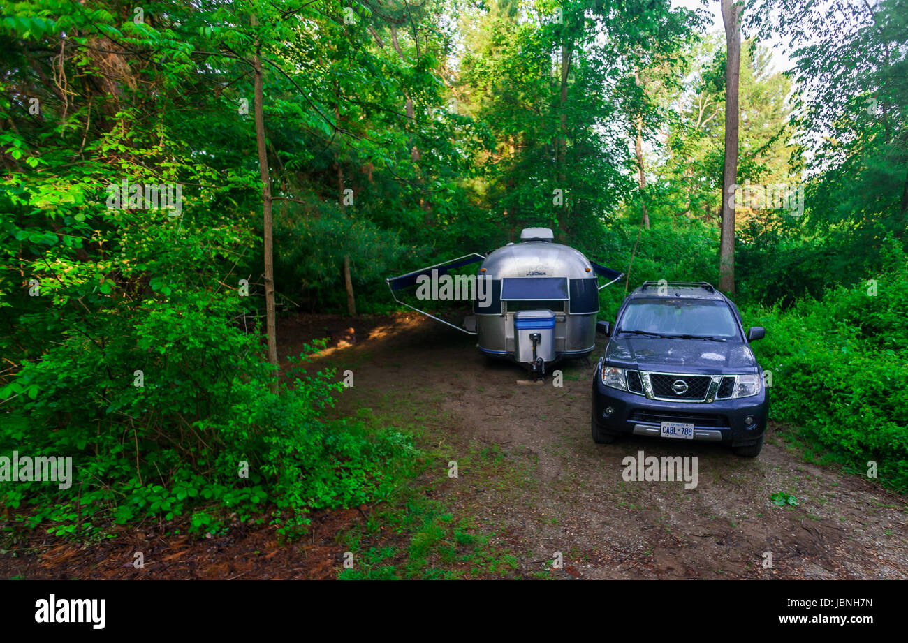 Die Legendare Amerikanische Gemacht Airstream Wohnwagen Auf Einem