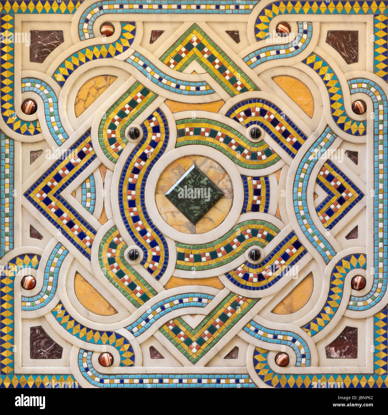 TURIN, Italien - 15. März 2017: Das Mosaik auf der Kanzel in der Kirche Chiesa di San Dalmazzo unbekannten Künstlers von 20 Cent. Stockfoto