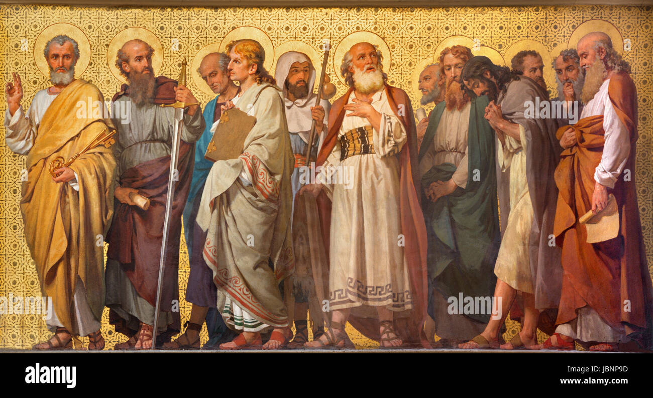 TURIN, Italien - 15. März 2017: Das symbolische Fresko der zwölf Apostel in der Kirche Chiesa di San Dalmazzo von Enrico Reffo (1914). Stockfoto
