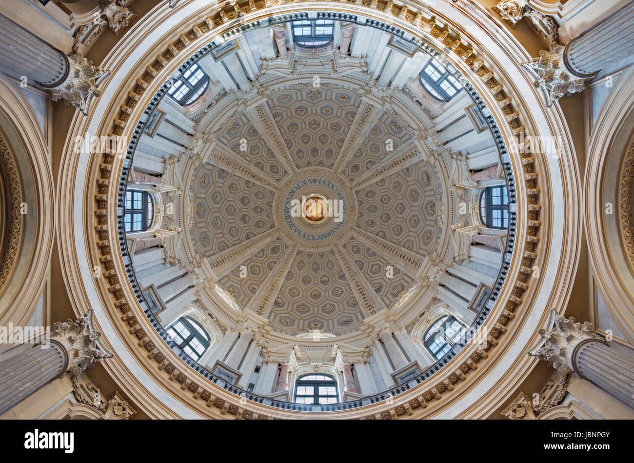 TURIN, Italien - 14. März 2017: Die Kuppel der Kirche Basilica di Superga Architekt Filippo Juvarra (1715). Stockfoto