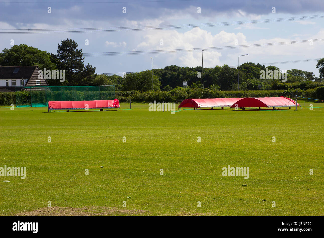 Das Dorf Kricket Boden Titchfield gemeinsam in Hampshire mit Abdeckungen im Ort in Bereitschaft für das Wochenende-Spiel Stockfoto