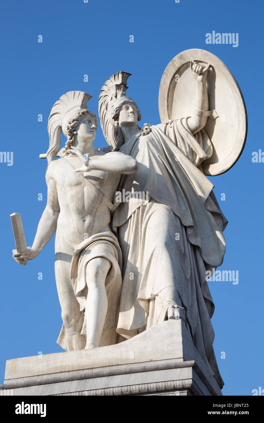 BERLIN, Deutschland, Februar - 13, 2017: Die Skulptur auf der Schlossbruecke - Athena schützt den jungen Helden (Der Unter Dem befand Pallas Athens Zum K Stockfoto