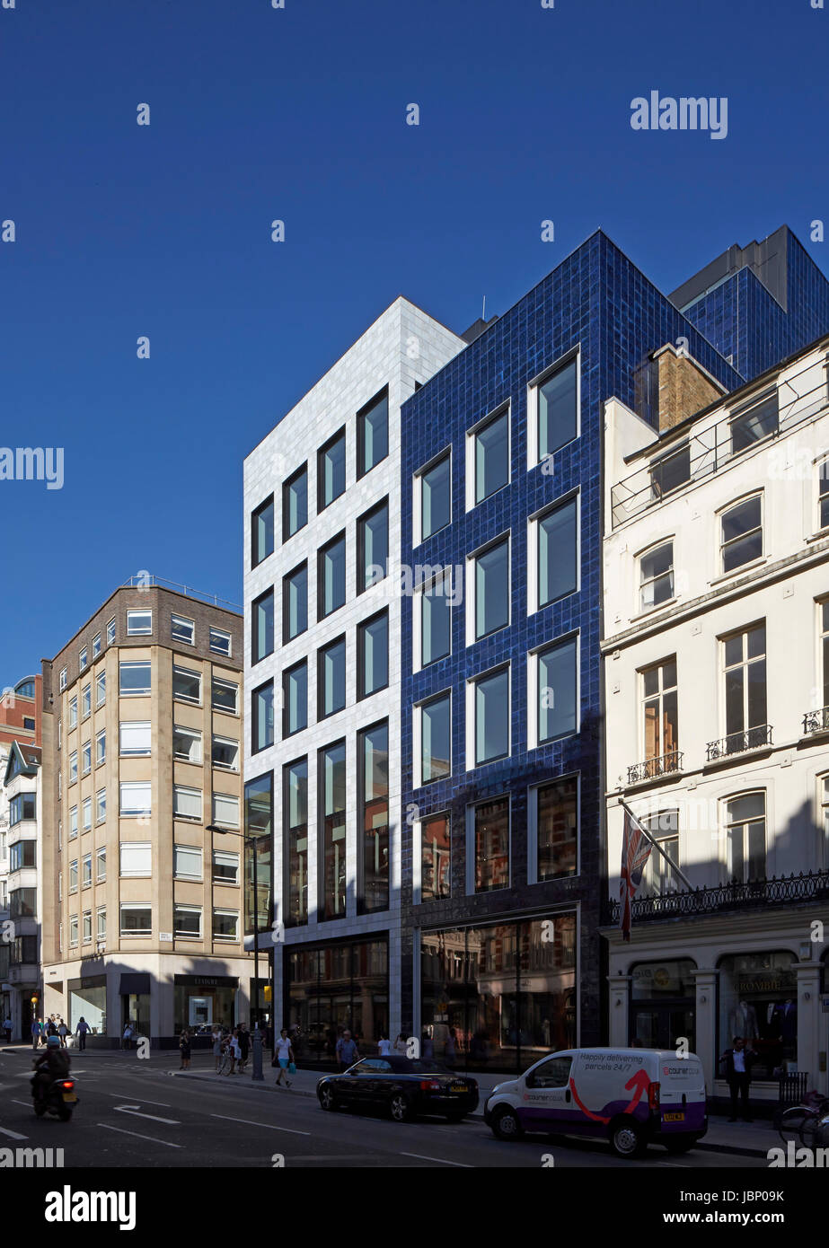 Blick vom Conduit Street. 24 Saville Row, London, Großbritannien. Architekt: EPR Architekten Limited, 2017. Stockfoto