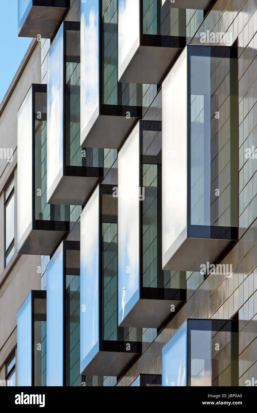 Detail der Fassade von Conduit Street. 24 Saville Row, London, Großbritannien. Architekt: EPR Architekten Limited, 2017. Stockfoto