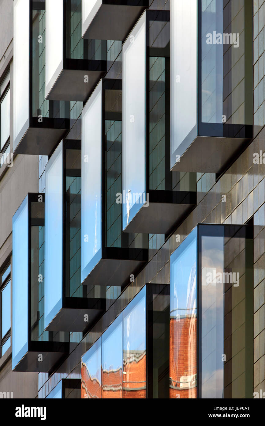 Detail der Fassade von Conduit Street. 24 Saville Row, London, Großbritannien. Architekt: EPR Architekten Limited, 2017. Stockfoto
